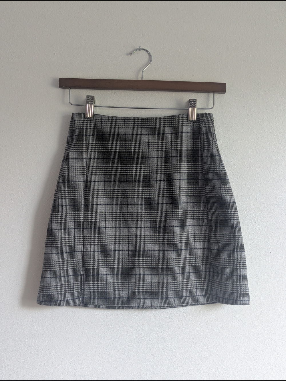 Brandy Melville Gray Glen Plaid Mini Skirt - High Waisted